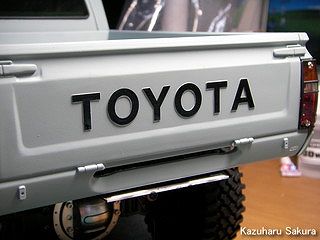 タミヤ ハイラックス・ハイリフト製作記 ～ 最後にTOYOTAロゴのシールで完成！